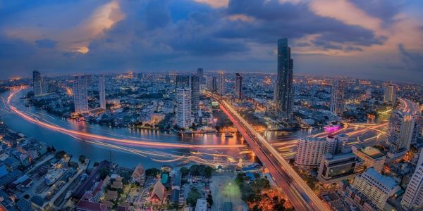 Thailand-Bangkok-city-night-skyscrapers-roads-lights_1280x800-600x300